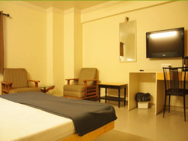 Hotel Dudawat Ahmedabad Buitenkant foto