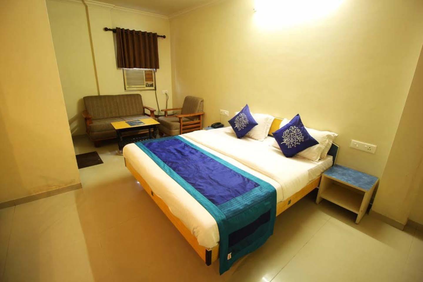Hotel Dudawat Ahmedabad Buitenkant foto